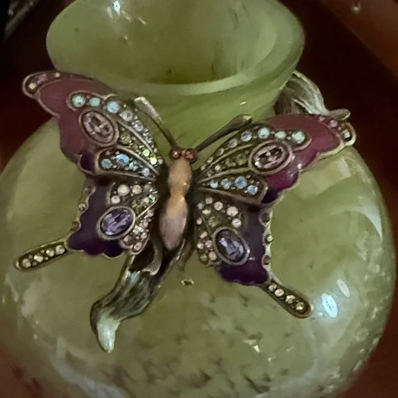 Jay Strongwater Olive Green Vase with Purple Butterfly - Picture 2 of 4